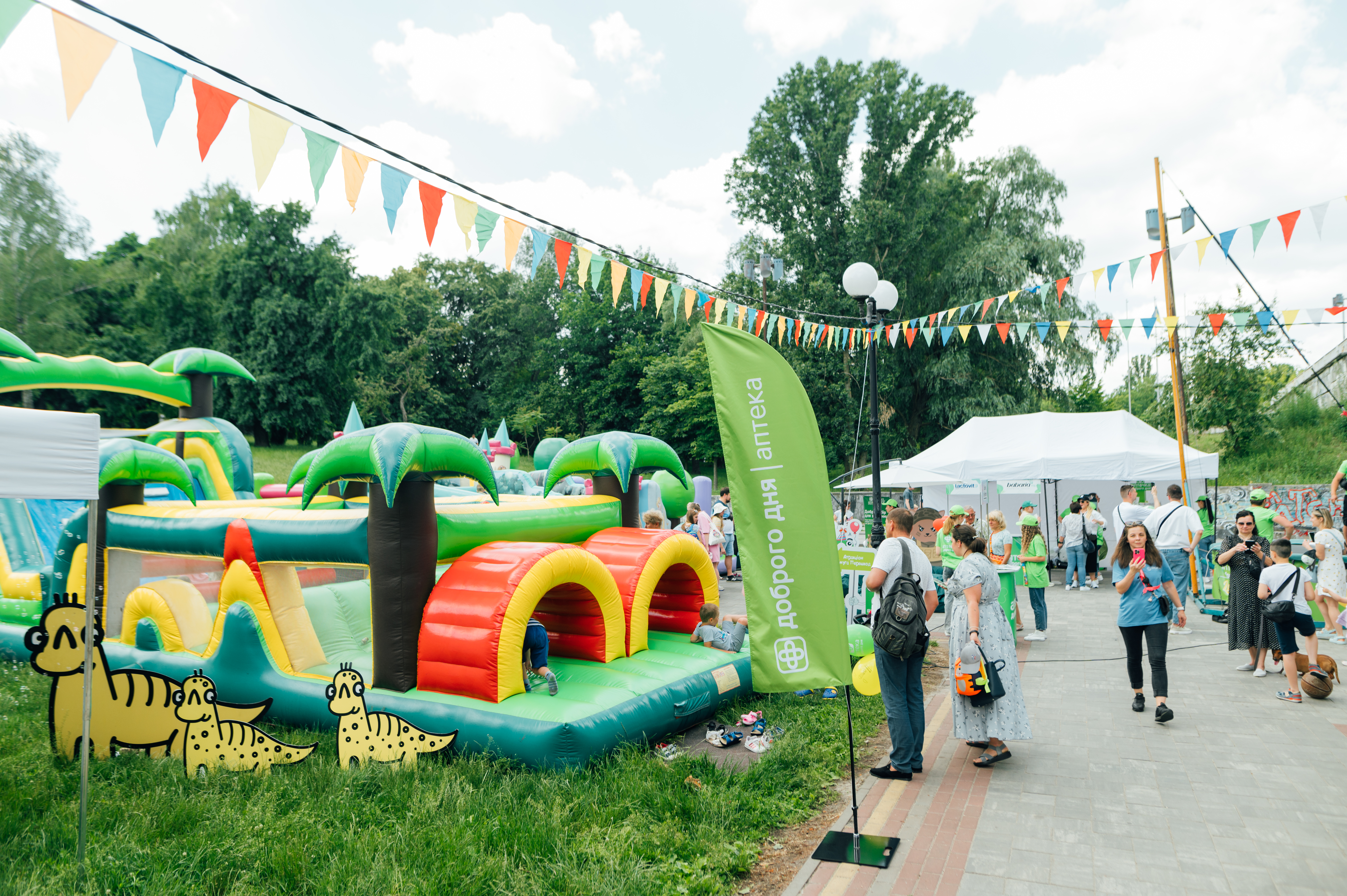 Аптека Доброго Дня устроила детские радости на Мамазліт